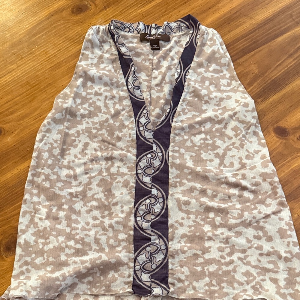 Sweet Pea Abstract V-Neck Blouse in Blue and Gray
